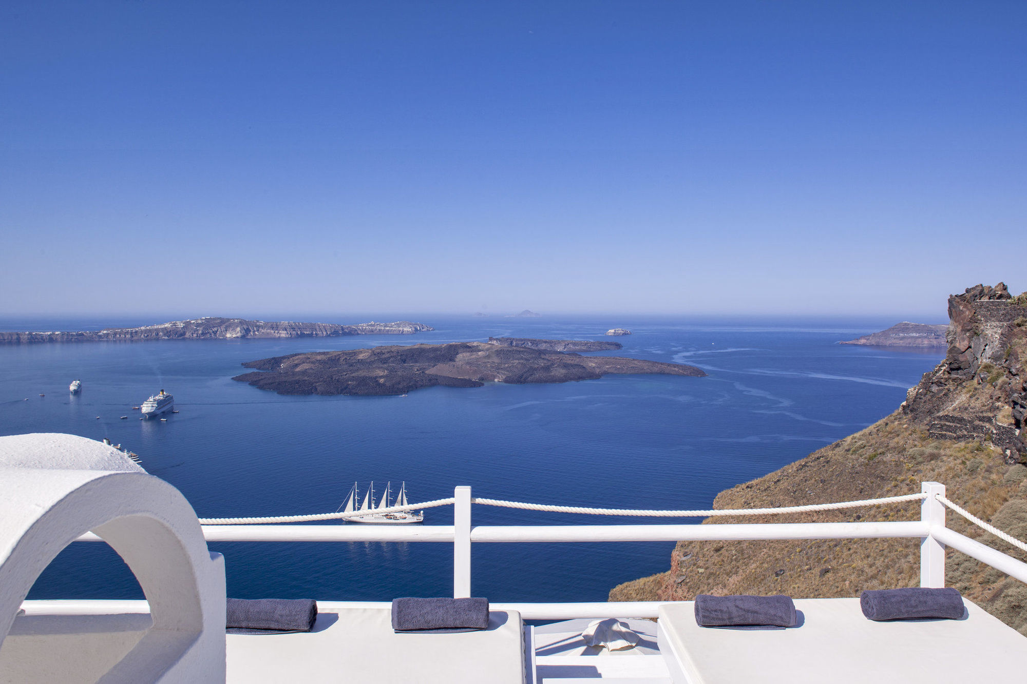 On The Rocks - Small Luxury Hotels Of The World (Adults Only) Imerovigli  Dış mekan fotoğraf