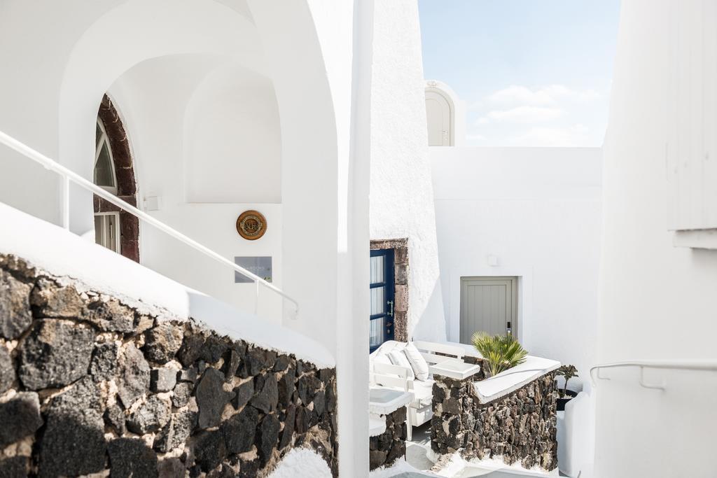 On The Rocks - Small Luxury Hotels Of The World (Adults Only) Imerovigli  Dış mekan fotoğraf
